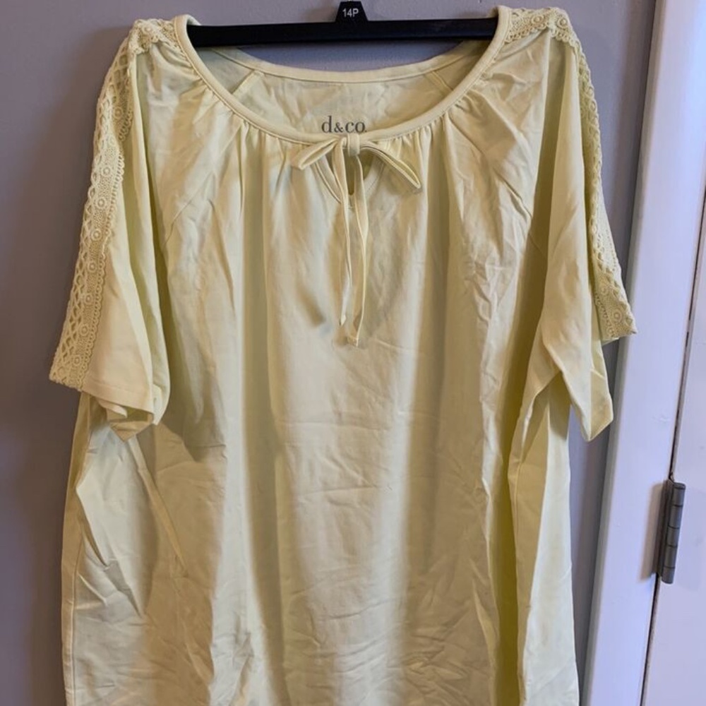 DENIM & CO. JERSEY SPLIT V NECK S/S TOP W/ LACE SOFT YELLOW XL NWOT